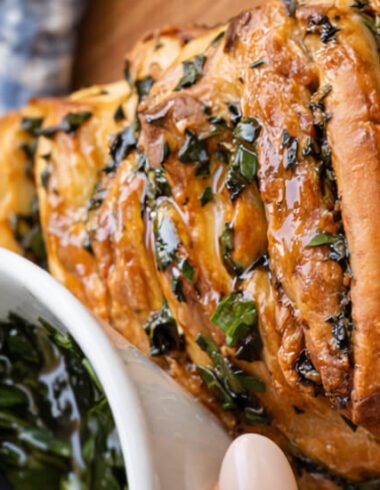 לחם חמאה ועשבי תיבול נתלש