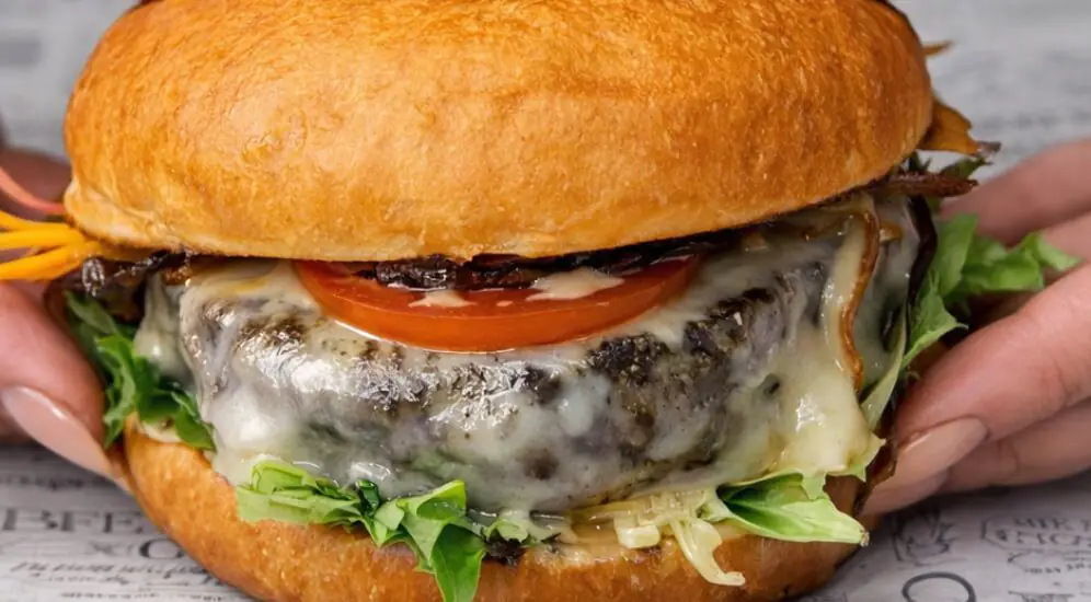סופגניית המבורגר עם בורגר פטריות של מרינה